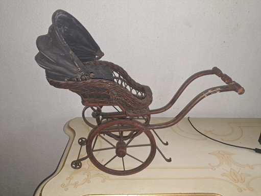 Antique Doll Pram – decoratieve objecten, Wood (photo 2 of 4)