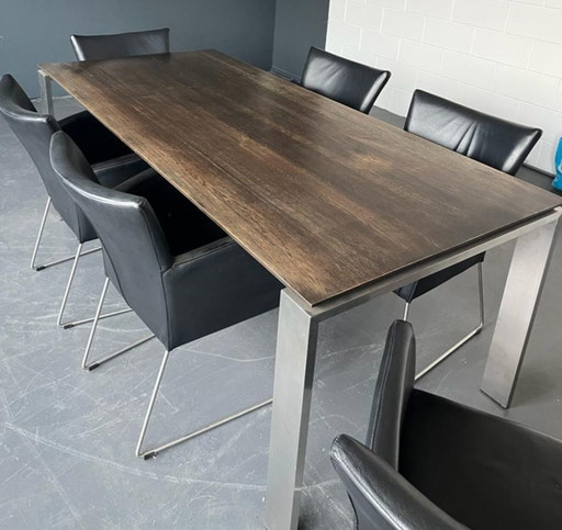 Eettafel met RVS poten en zwartleren 6x stoelen