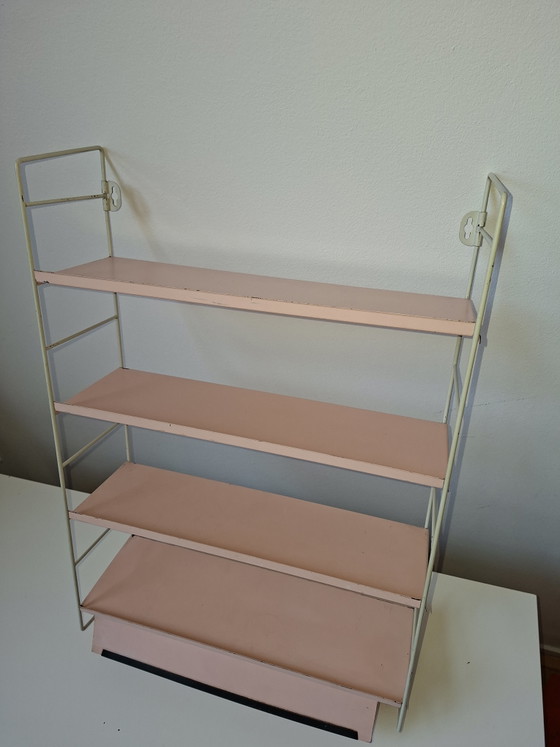 Image 1 of Raro estante de pared con la marca Tomado Holland