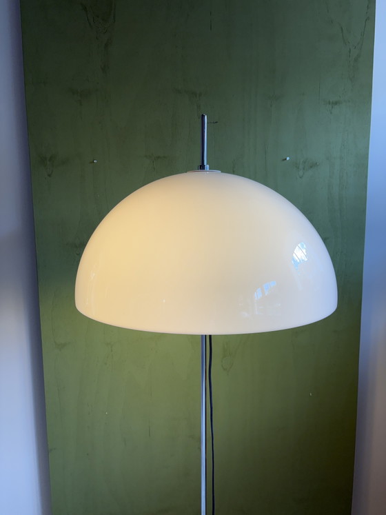 Gepo Space Age Mushroom adjustable floor lamp – Floor lights, Plastic (photo 2 of 9)
