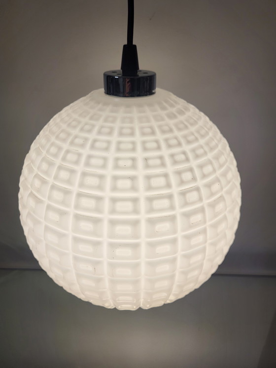 Image 1 of Lampada a sospensione opalina in stile scandinavo