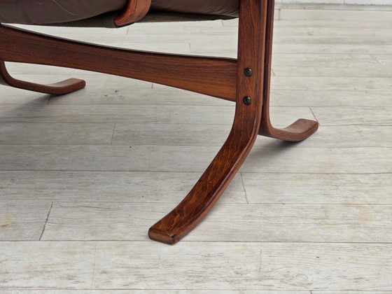 Image 1 of Poltrona norvegese degli anni '70 di Jon Hjortdal, pelle per mobili, legno curvato, tela.