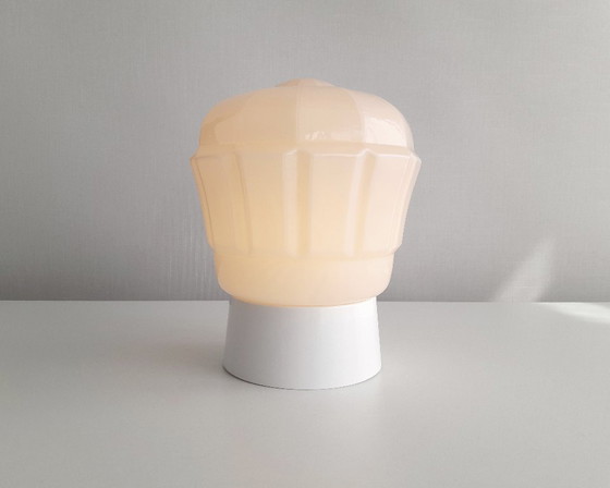 Image 1 of 1 van 3 oud roze glazen plafondlampen van Thabur in Den Haag, medium variant, art deco lamp glazen bol; NOG 3 BESCHIKBAAR