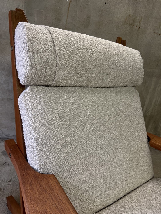 Image 1 of Poltrona e pouf GE-375 di Hans J. Wegner per Getama in teak