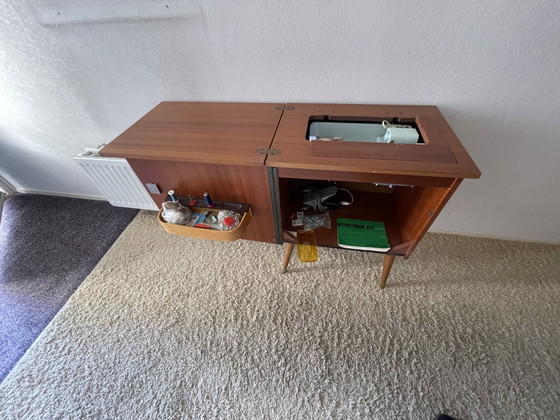 Mid-Century Vintage Naaimachinekast & Kabinet (Inclusief Werkende Naaimachine) – maritza, Drankenkasten, Wood (photo 5 of 6)