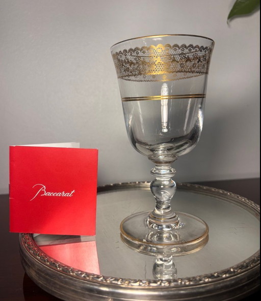 application Baccarat en or sur verre cristal