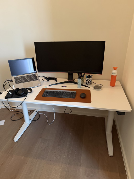 Image 1 of Bureau Vitra Tyde2