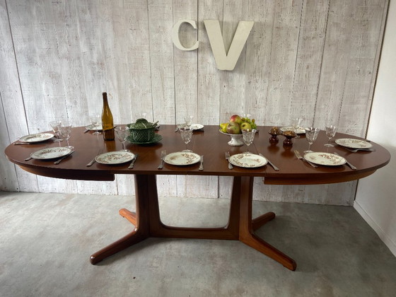 Image 1 of Extendable oval table 240cm (160cm)x 100cm