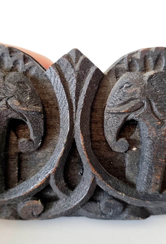 Image 1 of Antica bilancia in legno di teak intagliato.