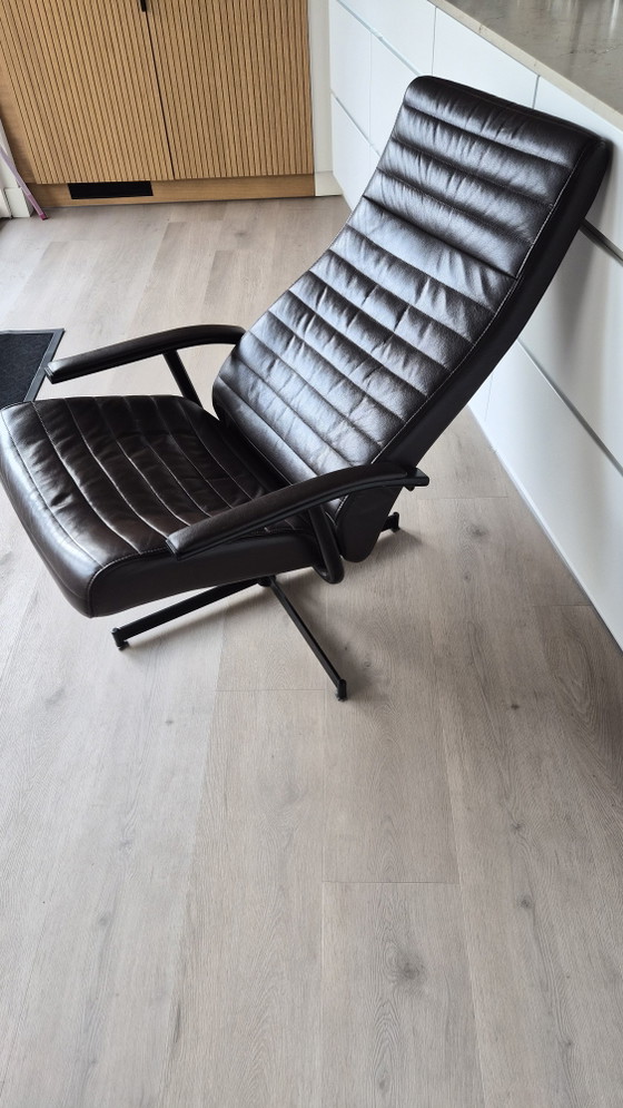 Luxury leather swivel armchair – Swivel chairs, Metal (photo 2 of 5)