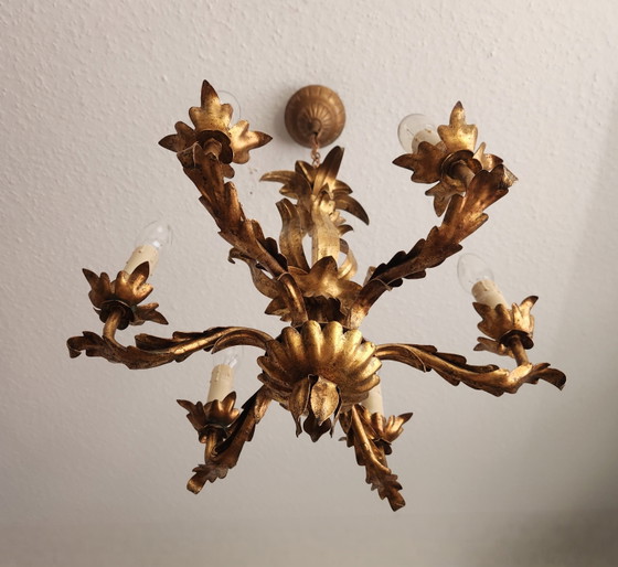 Lampadario forgiato a mano, dorato con foglia d'oro, stile Hollywood Regency, Italia. – Hans Kögl, Iron, Gold (photo 5 of 15)