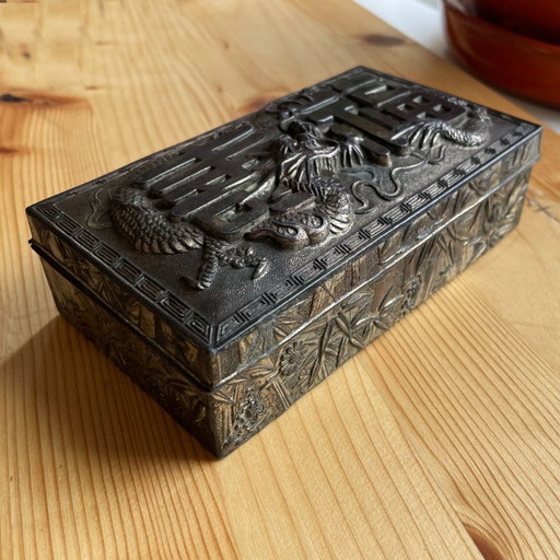 Boîte à bijoux japonaise en métal et bois avec dragon