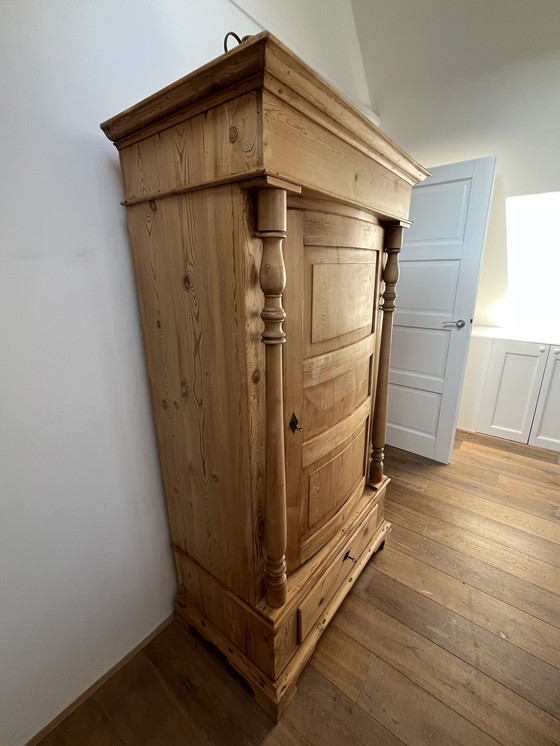 Image 1 of Armario de madera blanda de 1 puerta