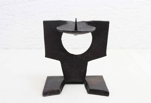 Candelabro de hierro fundido brutalista