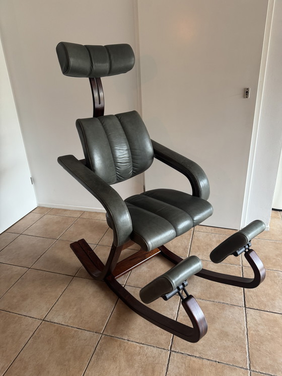Stokke Duo Balans Chaise Ergonomique à Genoux – Peter Opsvik – Chaises de bureau, Leather, Wood (photo 7 of 15)