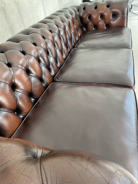 Image 1 of Sofá Chesterfield de 4 plazas en piel auténtica.