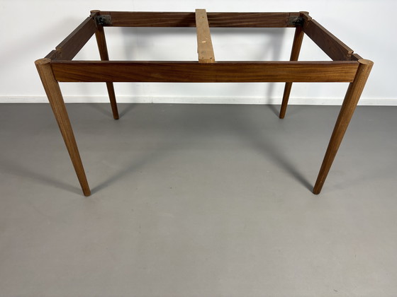 Image 1 of Vintage uitschuifbare teak tafel, uitgeschoven is hij 208 cm