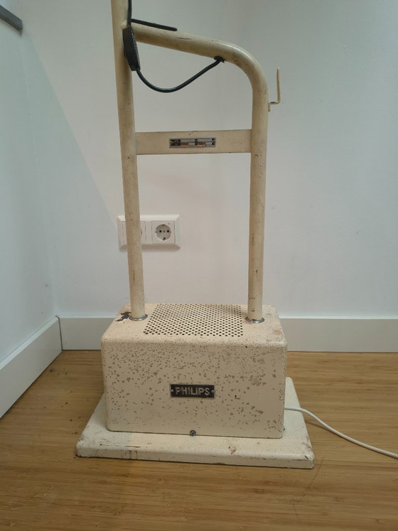 Image 1 of Due rare lampade per terapia UV Philips (1935) – Design industriale e medico