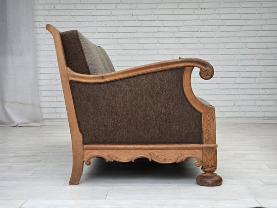 Image 1 of 1950er Jahre, dänisches 3-Sitzer-Sofa, Möbelwolle, massives geschnitztes Eichenholz.