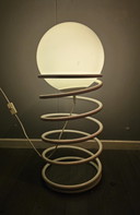Lampadaire vintage WOJA en spirale, blanc.