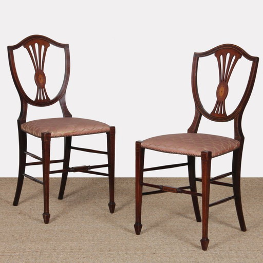 Een paar stoelen, Engels werk uit het einde van de 19e eeuw.