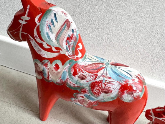 2x Vintage Swedish Red Wooden Dala Horses – Decorative Objects (photo 6 of 10)