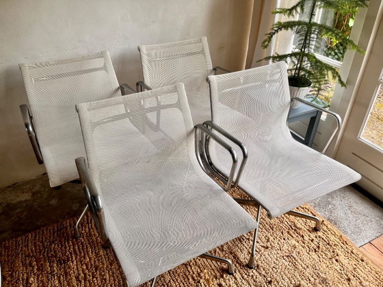 Image 1 of 4 x Vitra Eames EA108 wit Netweave, draaibaar