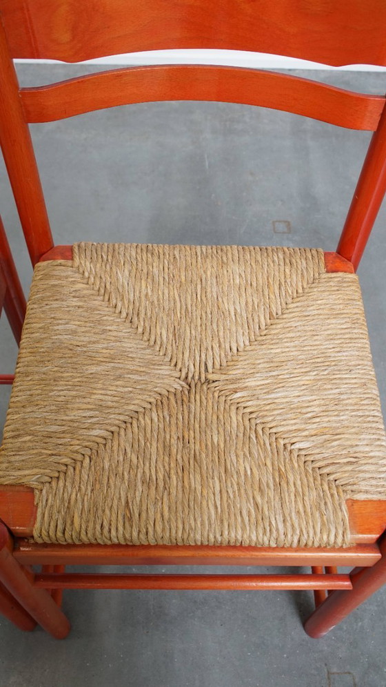 Image 1 of 2 x Sedia vintage rossa in legno degli anni '70 con seduta in vimini intrecciato