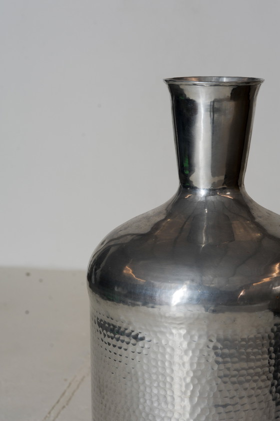 Image 1 of Große antike Vase aus gehämmertem Aluminium, Indien 1960