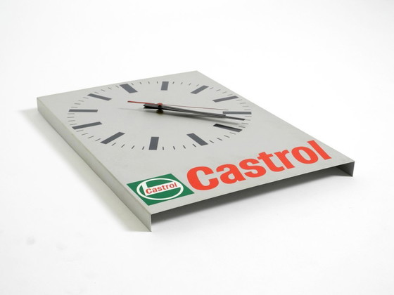 Image 1 of Grote originele Castrol reclamewerkplaatsklok uit de jaren 80 met origineel batterijmechanisme.