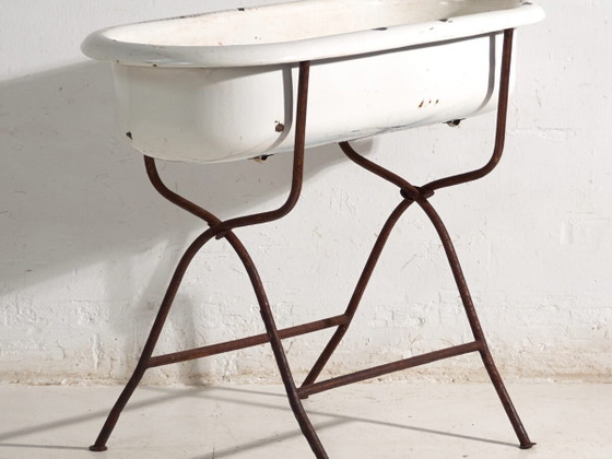 Antique bathtub in enamelled iron – Central Europe, circa 1950 #8 – Decorative Objects, Industrieel (photo 2 of 40)