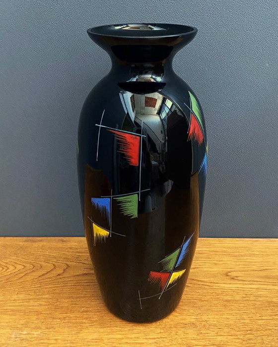 Image 1 of Zwarte glazen vaas met rode, groene, blauwe en gele details, jaren 60