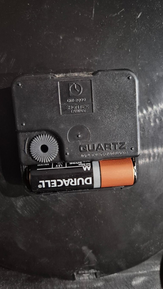 Image 1 of Vintage zwarte Quartz wandklok horloge 