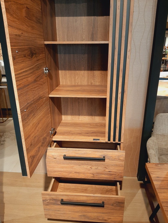 Image 1 of Armoire de rangement Gianta avec structure en bois et décor en sheesham
