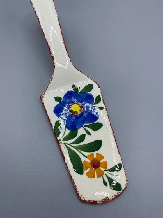 Hand-Painted Floral Faience Pie Server, Germany – Crockery (photo 2 of 3)