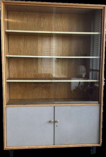 Vetrina vintage di metà secolo
