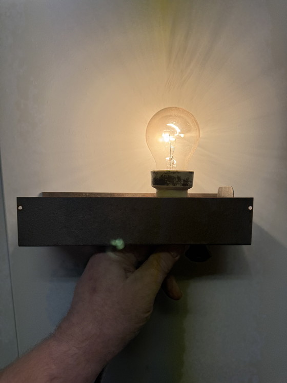 Image 1 of 💡 Lampadaire industriel chargé d'histoire | La précision suisse rencontre l'éclairage scénique néerlandais