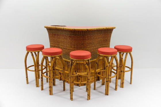 Image 1 of Bamboe bar met 5 bamboe barkrukken, jaren 1950, Italië