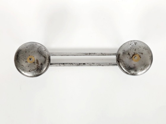 Image 1 of Paar französische Stahlgarderobenständer, industrielle Wandhaken aus den 1950er Jahren mit runden Köpfen
