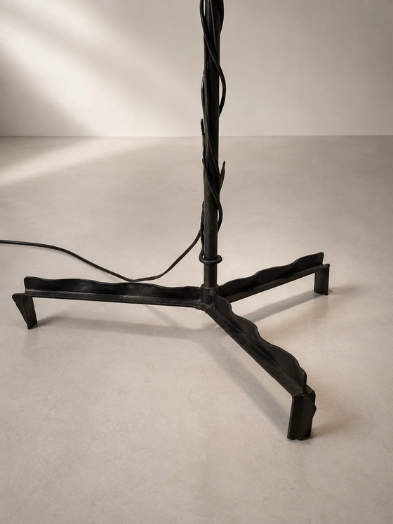 Lampadaire en fer forgé de style Arts & Crafts de l'école d'Amsterdam – Iron, Amsterdam School (photo 6 of 8)
