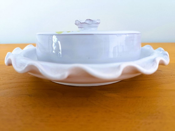 Image 1 of Keramische botervloot met bloemendecoratie