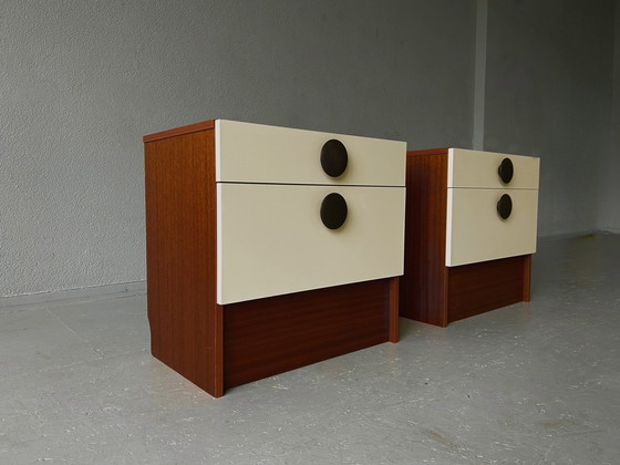 Image 1 of Nachtkastje-Set aus der Mitte des Jahrhunderts in Weiß/Teakholz – Jaren 60/70
