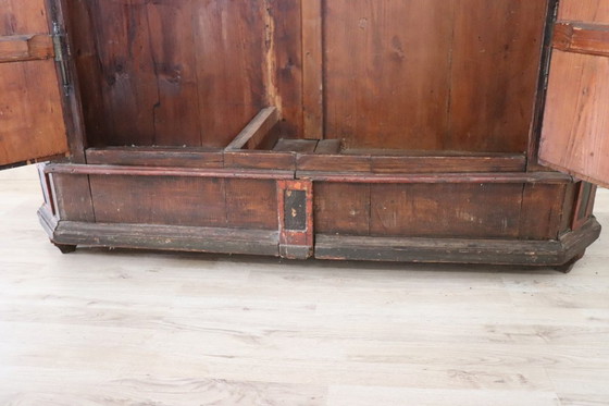 Image 1 of Armario Antiguo Tirolés con Secretos, Madera de Pino Pintada a Mano, Siglo XIX