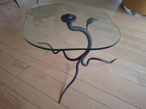 Extraordinaire table en verre avec base en fonte