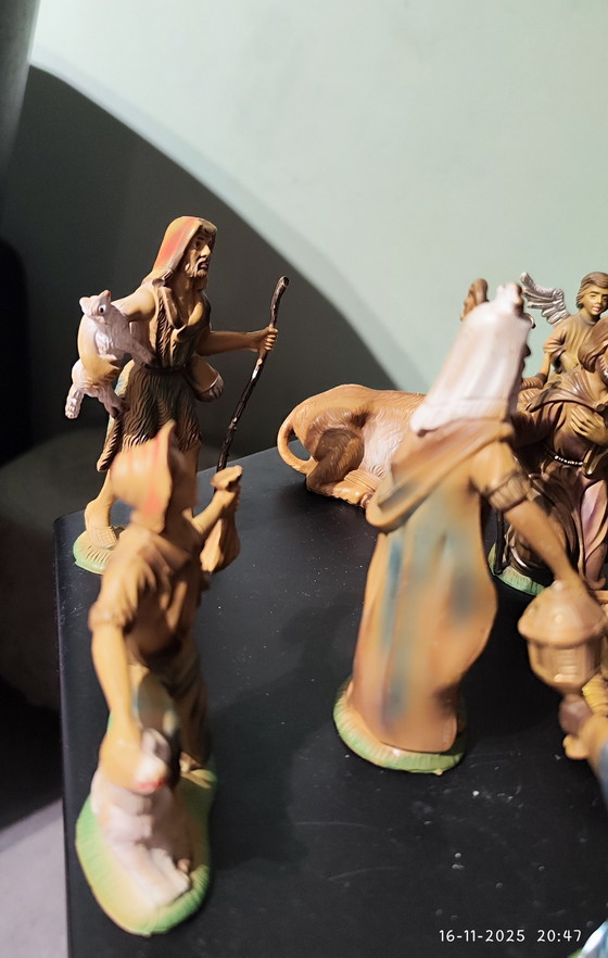 Image 1 of Very extensive old nativity scene / Christmas table
