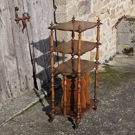 Image 1 of Französisches antikes mobiles Holzregal auf Rollen – viktorianische Konsole – Musikregal – 1920er Jahre