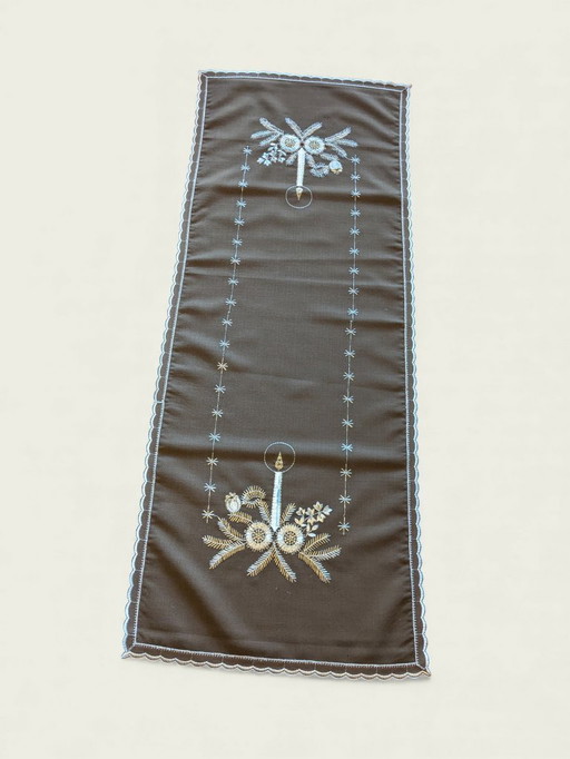 Pièce rare ! Nappe de Noël des années 1980 – marron à broderies blanches, 7 pièces