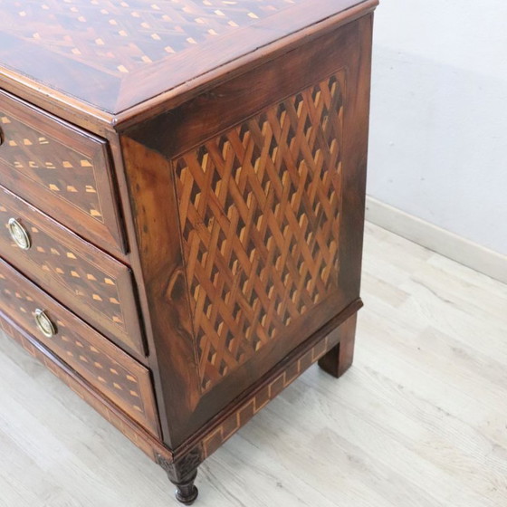 Elegante Antike Kommoden Aus Nussbaumholz Intarsien, Restauriert, Italien 18. Jahrhundert – Wood (photo 9 of 17)