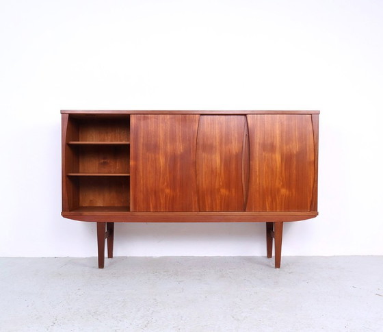 Image 1 of Vintage hoog teak dressoir met 4 schuifdeuren, 1960s