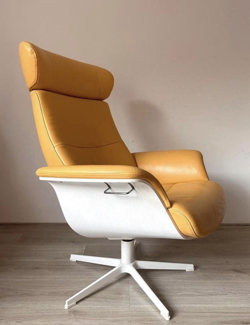 Conform Time Out Lounge Chair — Geel leer